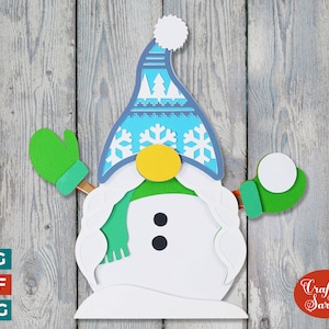 Gnomo de muñeco de nieve SVG / Gnomo de nieve femenino en capas con archivo de corte de bola de nieve