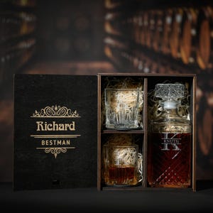 Gepersonaliseerde vintage whiskykarafset - Italiaanse glazen set met whiskystenen - bruidsjonkerscadeaus, afstudeercadeaus, pensioencadeaus
