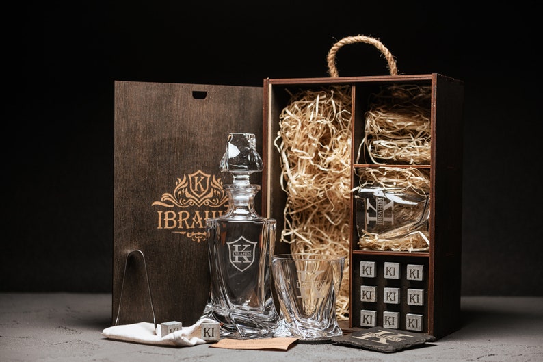 Personalized Decanter Set with Whiskey Stones. Engraved Wooden Gift Box. Whiskey glasses. Father's Day Gift. Great Groomsmen Gift. 