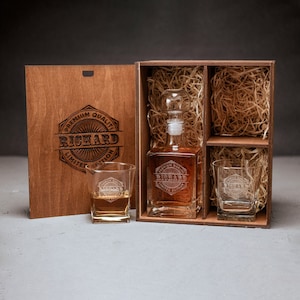 Personalisiertes Whisky-Dekanter-Set: Gravierte Gläser & Whisky-Steine