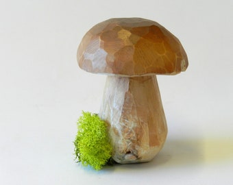 Fake porcini mushroom in hand-carved pine wood