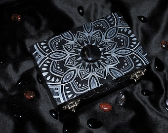 Tarot box,Wooden keepsake box, Wooden jewelry box, Witch box, Tarot deck box, Tarot card box, Altar box, Keepsake box, Mandala box