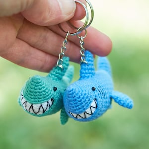 PDF Pattern: Crochet Shark keychain Amigurumi sea creature English tutorial handmade keyring fish bild 4