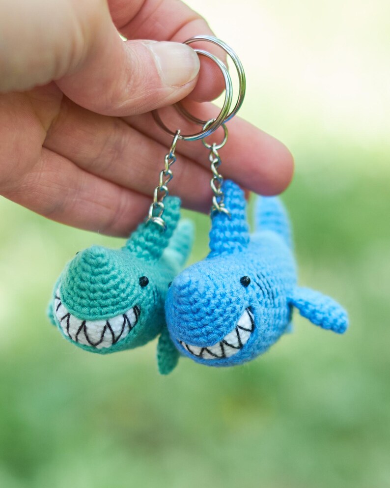 PDF Pattern: Crochet Shark keychain Amigurumi sea creature English tutorial handmade keyring fish bild 4