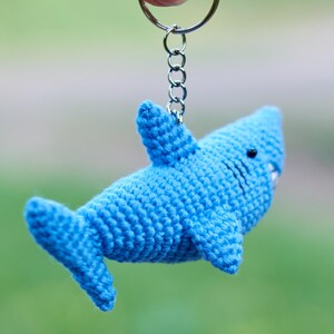 PDF Pattern: Crochet Shark keychain Amigurumi sea creature English tutorial handmade keyring fish bild 10