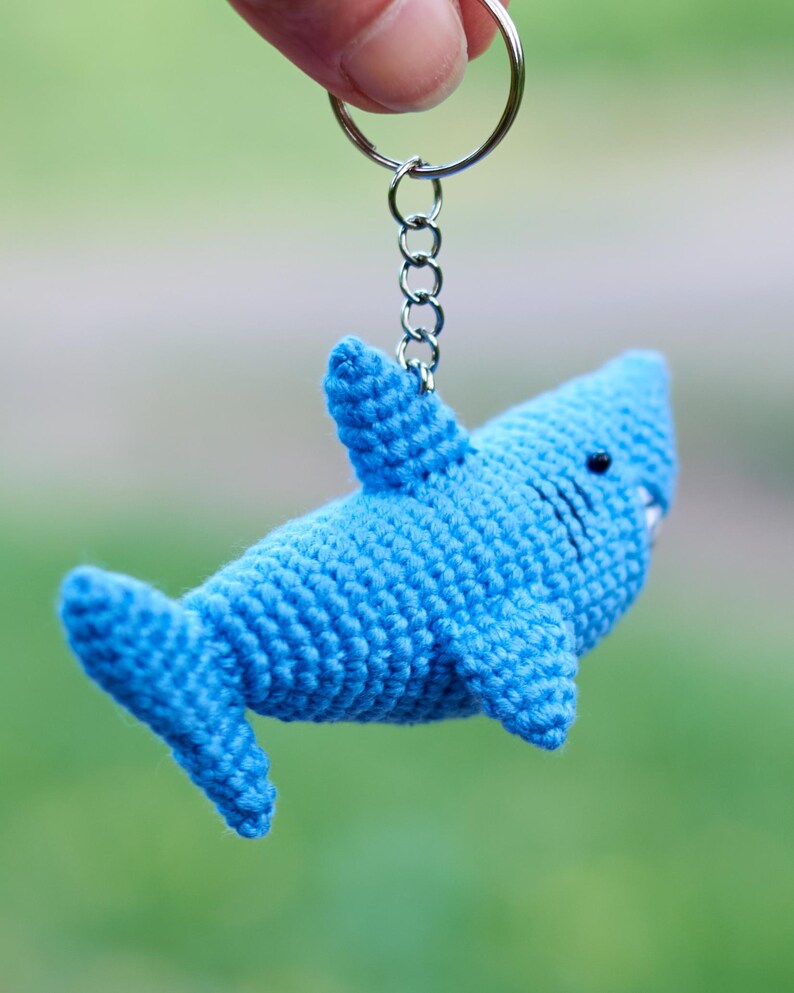 PDF Pattern: Crochet Shark keychain Amigurumi sea creature English tutorial handmade keyring fish bild 10