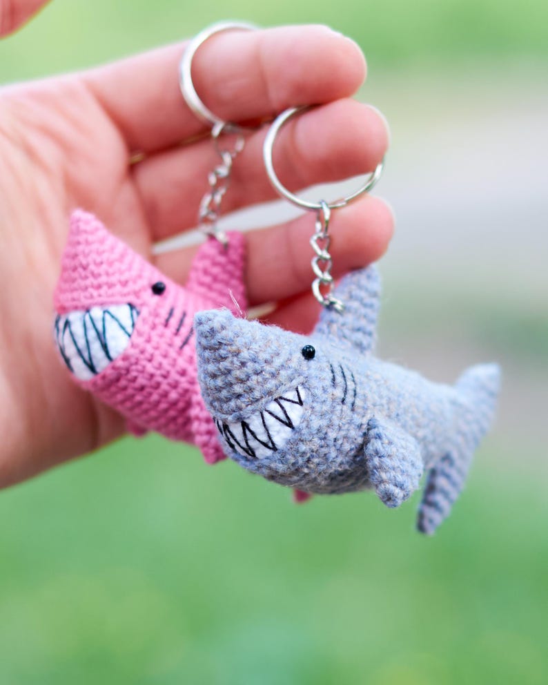 PDF Pattern: Crochet Shark keychain Amigurumi sea creature English tutorial handmade keyring fish bild 6