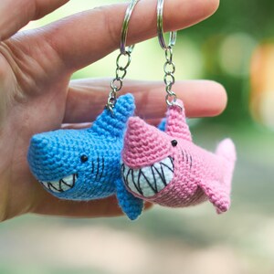 PDF Pattern: Crochet Shark keychain Amigurumi sea creature English tutorial handmade keyring fish bild 5