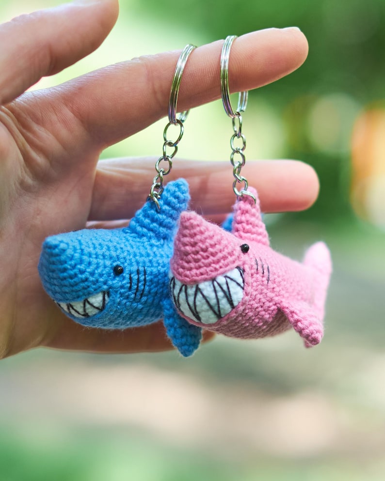 PDF Pattern: Crochet Shark keychain Amigurumi sea creature English tutorial handmade keyring fish bild 5