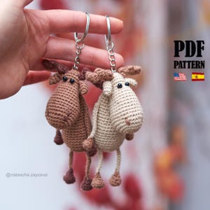 Crochet PATTERN Keychain Moose Amigurumi English and Spanish pattern Elk key chain toy Tutorial Handmade key ring PDF pattern. New year gift