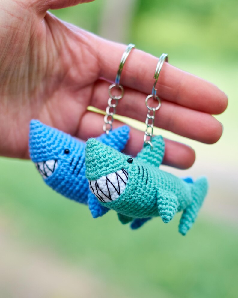 PDF Pattern: Crochet Shark keychain Amigurumi sea creature English tutorial handmade keyring fish bild 9