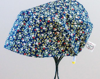 Women’s Petite Floral on Navy Toggle-Back Scrub Hat or Surgical Cap  All Cotton/Bonnet ou Chapeau de chirurgie ajustable à l'arrière