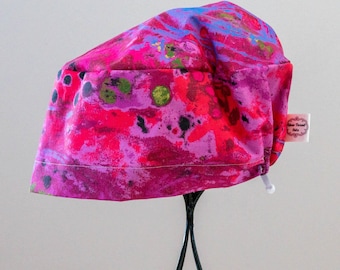 Women’s Fuschia Graffiti Toggle-Back Scrub Hat or Surgical Cap  All Cotton/Bonnet ou Chapeau de chirurgie ajustable à l'arrière