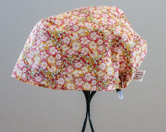 Women’s  Shades of Red and Orange Floral Toggle-Back Scrub Hat or Surgical Cap All Cotton/ Chapeau de chirurgie ajustable à l'arrière