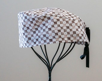 Unisex/Men’s Checks Motif Brown Surgical Cap with Tie Back, All Cotton/Bonnet ou Chapeau de chirurgie avec attaches à l'arrière