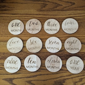 Cartes d’étapes du mois de bébé, marqueurs d’étape mensuels en bois franc