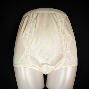 Vintage 60s Girls Deadstock Frilly Nylon Underwear Size 6, Velvet Castle  Vintage