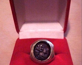 Fine Vintage 10k Gold and Carnelian Intaglio Carved Stone Ring Roman Goddess