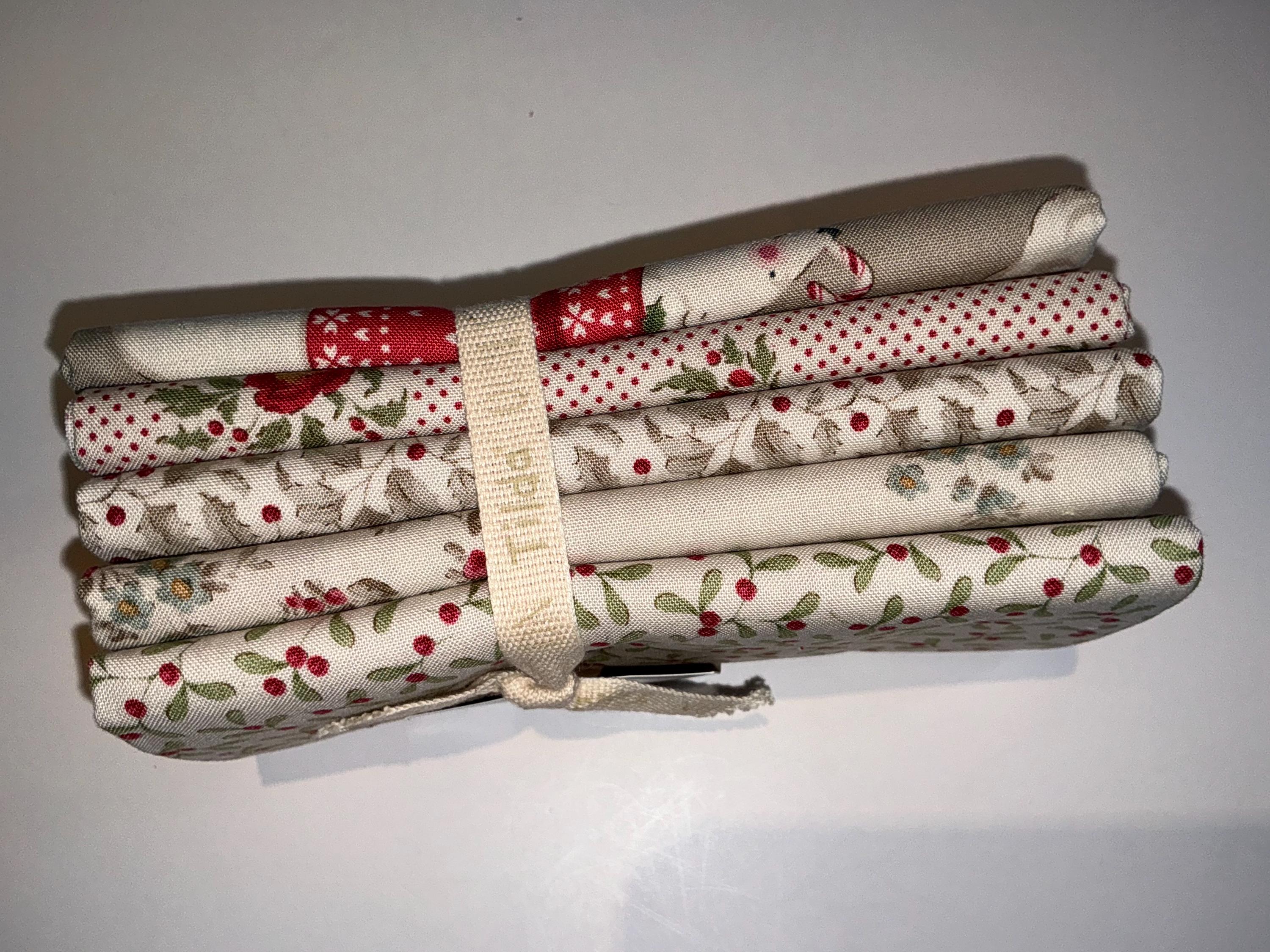 Tilda Merry Little Christmas Fat Quarter Bundle. 10 Fat Quarters. and ...