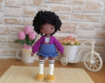 Poupée afro-américaine au crochet, poupée au crochet noire, poupée ballerine Amigurumi, poupée miniature au crochet, poupée faite main
