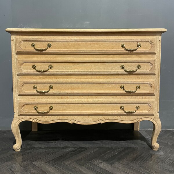 French Rustic Oak chest of  Drawers French 4 drawer chest of drawers