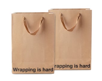 Lustige Geschenktüte mit dem Aufdruck „Einpacken ist schwer“, Kraftpapiertüte, 28 x 20 x 10 cm, Tragegriffe aus Schleifenband, 2er-Pack