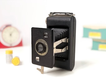 Jiffy Kodak Six-20 Series II Vintage Camera, circa 1940s