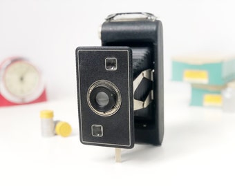 Jiffy Kodak Six-16 Series II Vintage Camera, circa 1940s