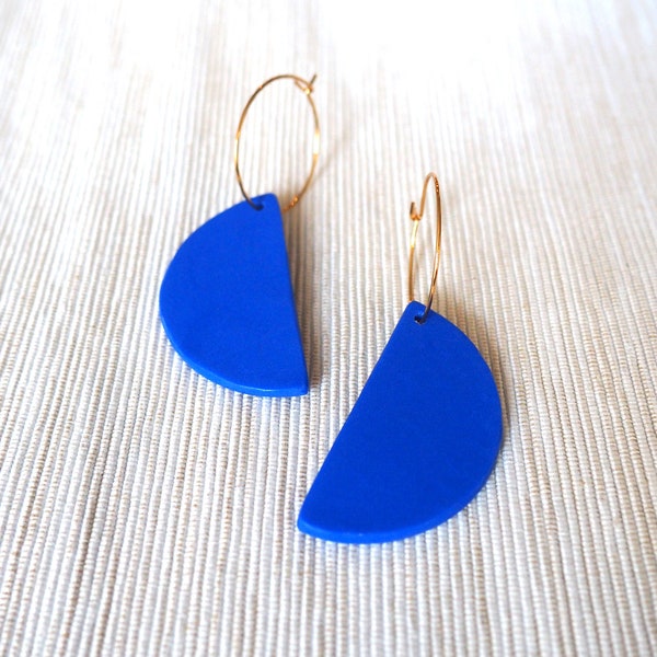 Electric blue cobalt half moon earrings | Made in France in Polymer Clay | Minimalist Jewelry Helka Atelier