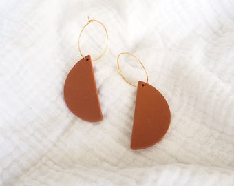 Boucles d'oreilles demi lune terracotta | Made in France en Argile Polymère | Bijoux Minimalistes Helka Atelier