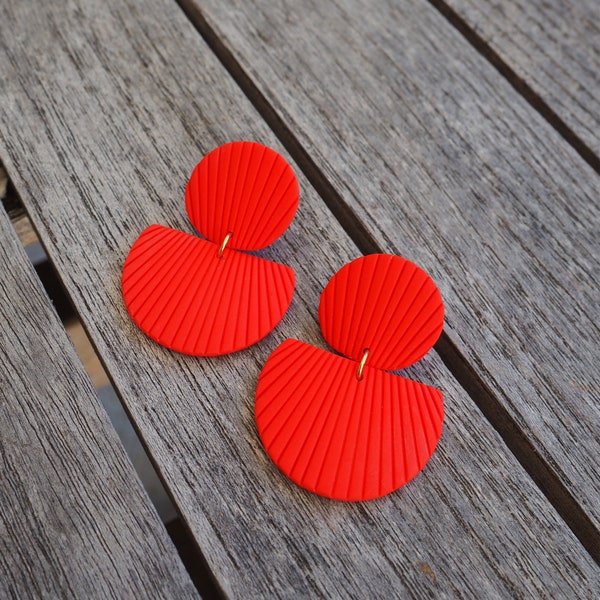 Boucles d'oreilles rouges texturées | Made in France en Argile Polymère | Bijoux Minimalistes Helka Atelier