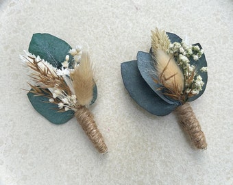 Boutonniere “Alodie” or “Ayla” with stabilized eucalyptus Boutonniere Wedding Boutonniere Dried flowers groom Burlap or lace