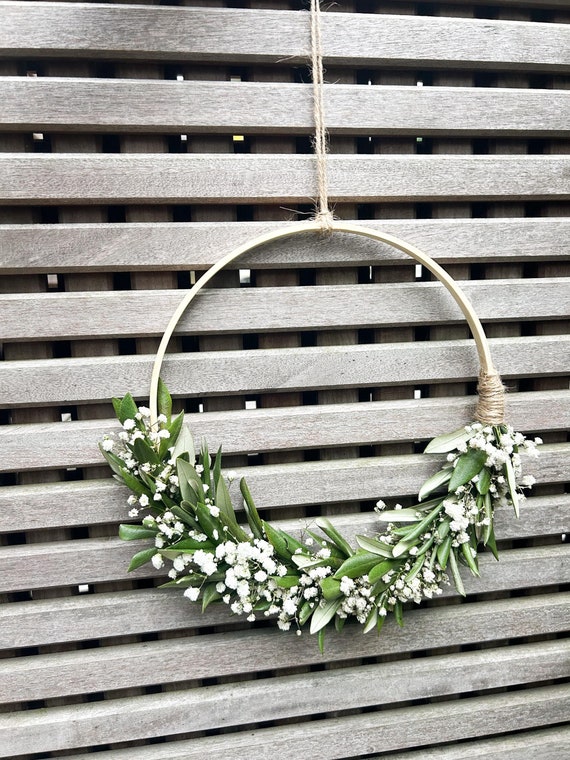 Trockenblumenkranz „Rethymno“ Wandkranz Türkranz Olive Deko Trockenblumen Boho Dekokranz Geschenk Olive Schleierkraut weiß grün getrocknet
