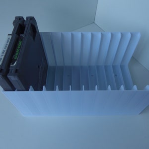任天堂 (NES) またはファミコン ゲームカートリッジ トレイ (10 個収納) ラック/スタンド/収納/ボックス/ケース