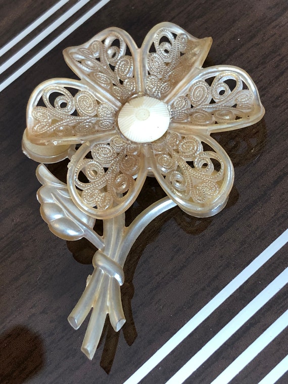Lovely Gold Celluloid Flower Brooch - image 3