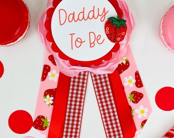 Erdbeer-Babyparty-Dekoration Set – 3-teilig Mit Schärpe Für Mama & Papa-Anstecker, Rosa Satin, Verstellbar