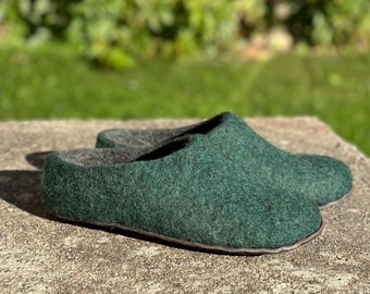 Mens Felted Slippers/ Green/ Grey Natural Wool / Home Shoes - Adult slippers - Warm slippers - clogs