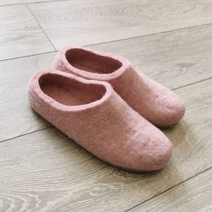 Felt slippers clogs/ womens slippers/ slippers/ room shoes/ felt slippers/ women house shoes/ wool slippers/ flat wool slippers/ womenshoes