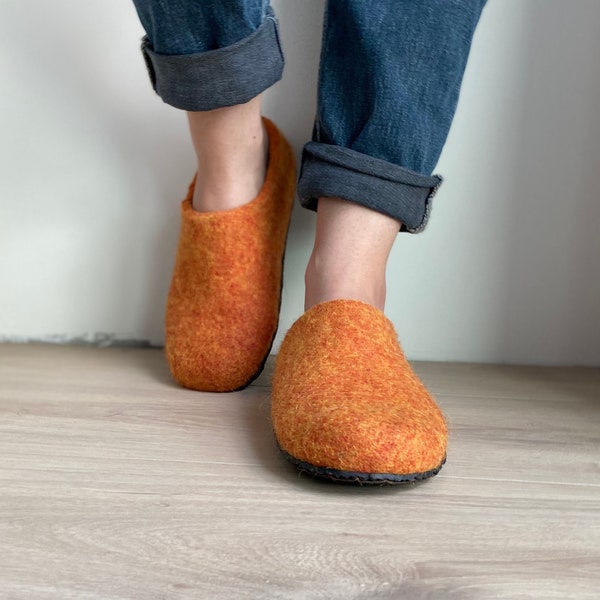 Pantoufles en feutre orange / chaussures en laine / chaussons écologiques en laine bouillie / chaussons pour femmes / cadeau pour la fête des mères / fête des pères