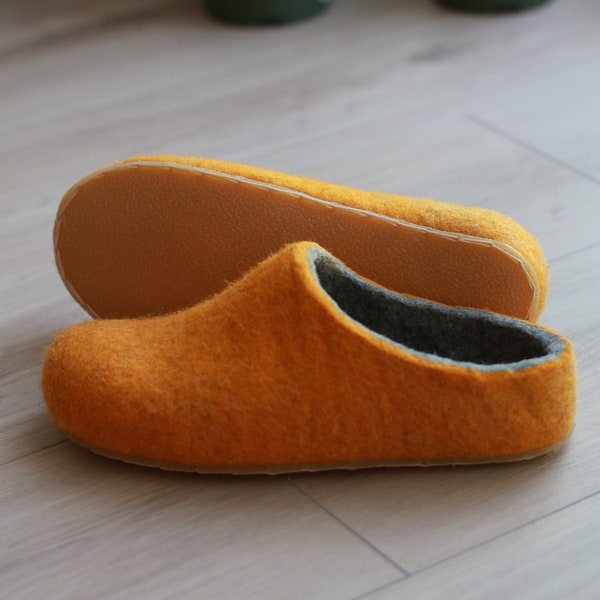 Felt orange wool slippers / custom made / lady easy slip on / room slippers / handmade home shoes / eco shoes / natural wool slippers