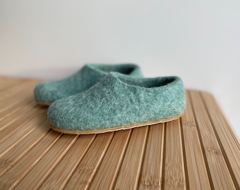 Mintwollen pantoffels: handgemaakte peuterschoenen met antislipzool