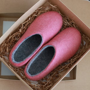 Felt Indoor Pink Slippers / Wool slippers / Warm women Slippers /  Boiled natural slippers / Women slippers