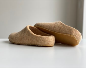 Felt beige wool slippers / handmade slipper / indoor slippers / house shoes / eco slippers / boiled slippers