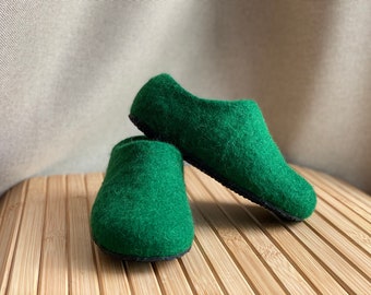 EU sizes, Dark green / Emerald wool slippers for kids , toddler slippers, perfect handmade gift