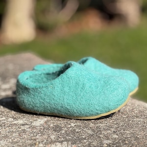 Bright mint felt kids slippers/ wool kids - shoes/ baby slippers/ wool clogs/ wool slippers/ felt slippers/ felt kids shoes/ wool shoes