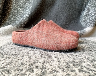 Pantoufles en laine bouillie faites main : chaussures écologiques en feutre rustique