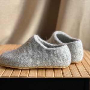 Handmade felt Grey wool  kids slippers / kids home shoes / kids felt shoes / felted baby slippers / natural wool slippers