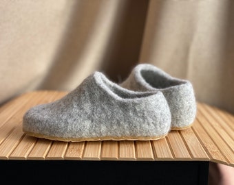 Felt kids slippers/ baby clogs/ wool kids shoes/ baby slippers/ wool baby clogs/ wool slippers/ felt slippers/ felt kids shoes/ wool shoes