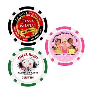 Pu&ograve; includere: Tre gettoni da poker con design diversi. Il primo gettone &egrave; bianco e nero con il testo "Fun Days & Wild Nights Tessa & Dylan Party Weekend ARIA Resort & Casino Las Vegas, NV". Il secondo gettone &egrave; rosa con il testo "Last Fling Before the Ring! Bachelorette Party". Il terzo gettone &egrave; verde con il testo "Poker Night Bachelor Party in honor of Justin".
