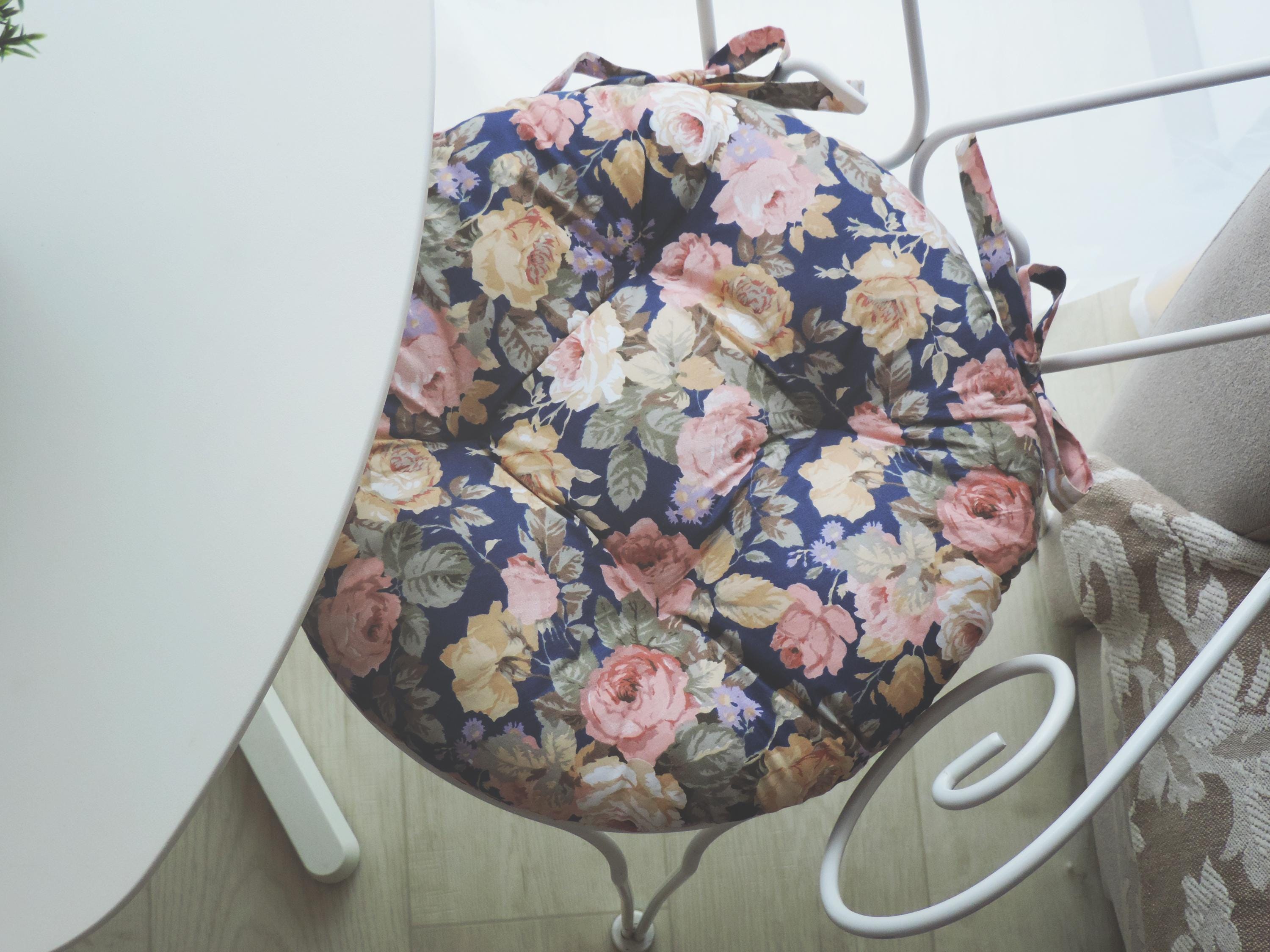 Handmade Round Chair Cushion with Ties: Shabby Chic Style